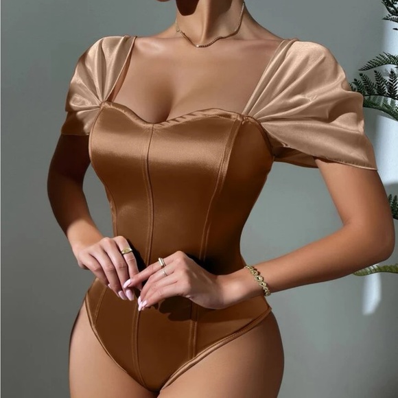 Luxe sweetheart neck satin bodysuit - Picture 5 of 15